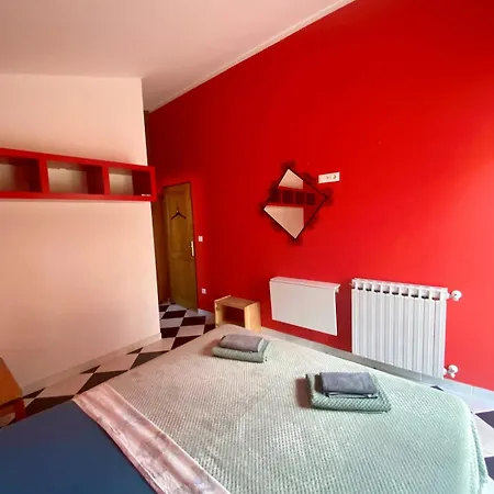 In 4 Bedroom Apartment