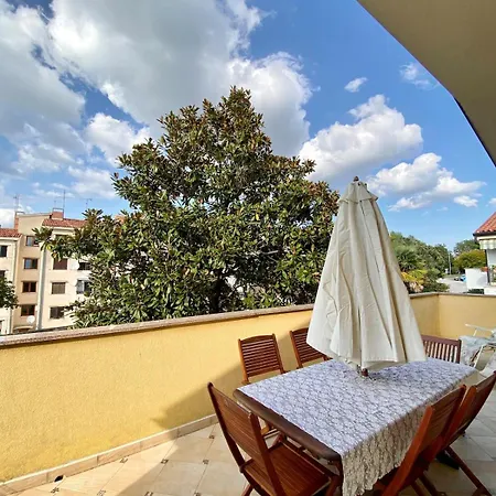 In 4 Bedroom Apartment *