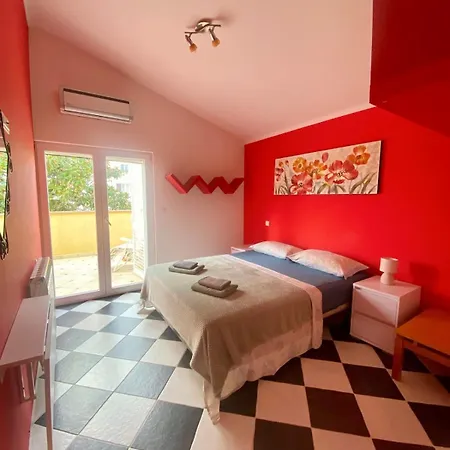 Apartment In 4 Bedroom Porec