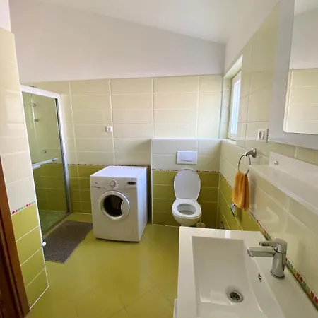 In 4 Bedroom * ポレッチ