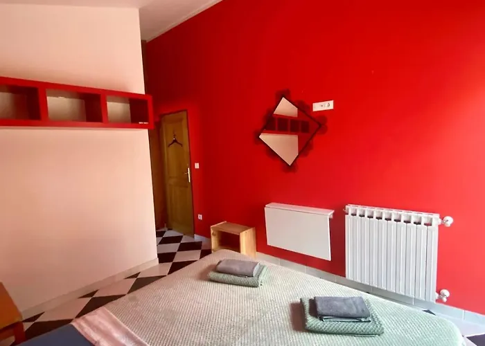 In 4 Bedroom Apartment